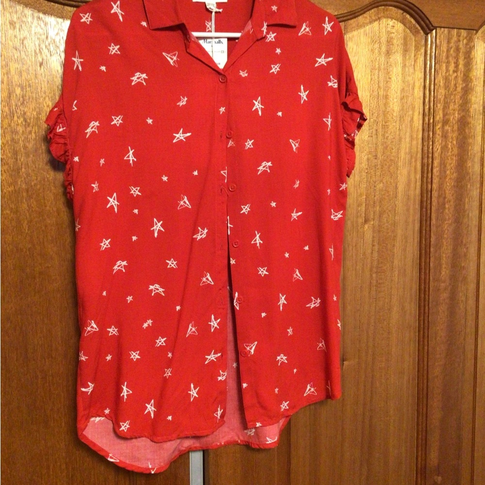 Beach lounge red blouse with a touch of little stars